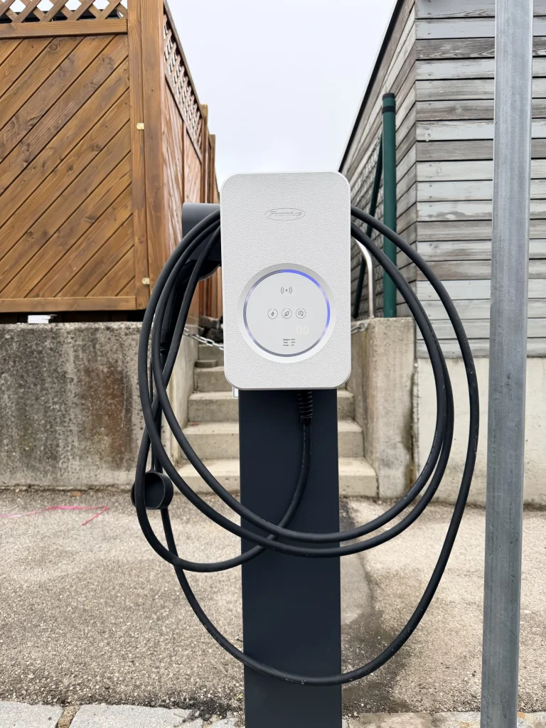 Projekt Eigenheim Hausmening / Wallbox Dieminger – Photovoltaik und Elektrotechnik