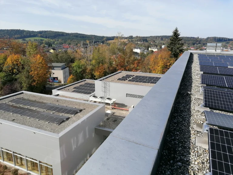 Projekt Volksschule & Festsaal Mattighofen – Photovoltaik und Elektrotechnik